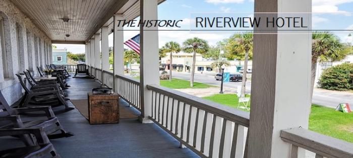Historic Riverview Hotel - Porch View